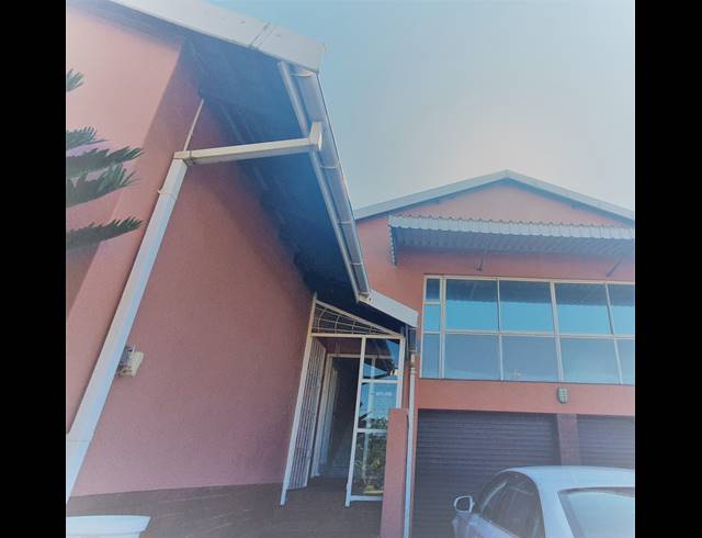 3 BEDROOM FREESTANDING FOR SALE IN CARRINGTON HEIGHTS